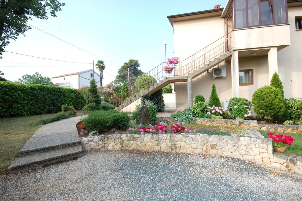 Apartment Jelka Malinska Exterior photo